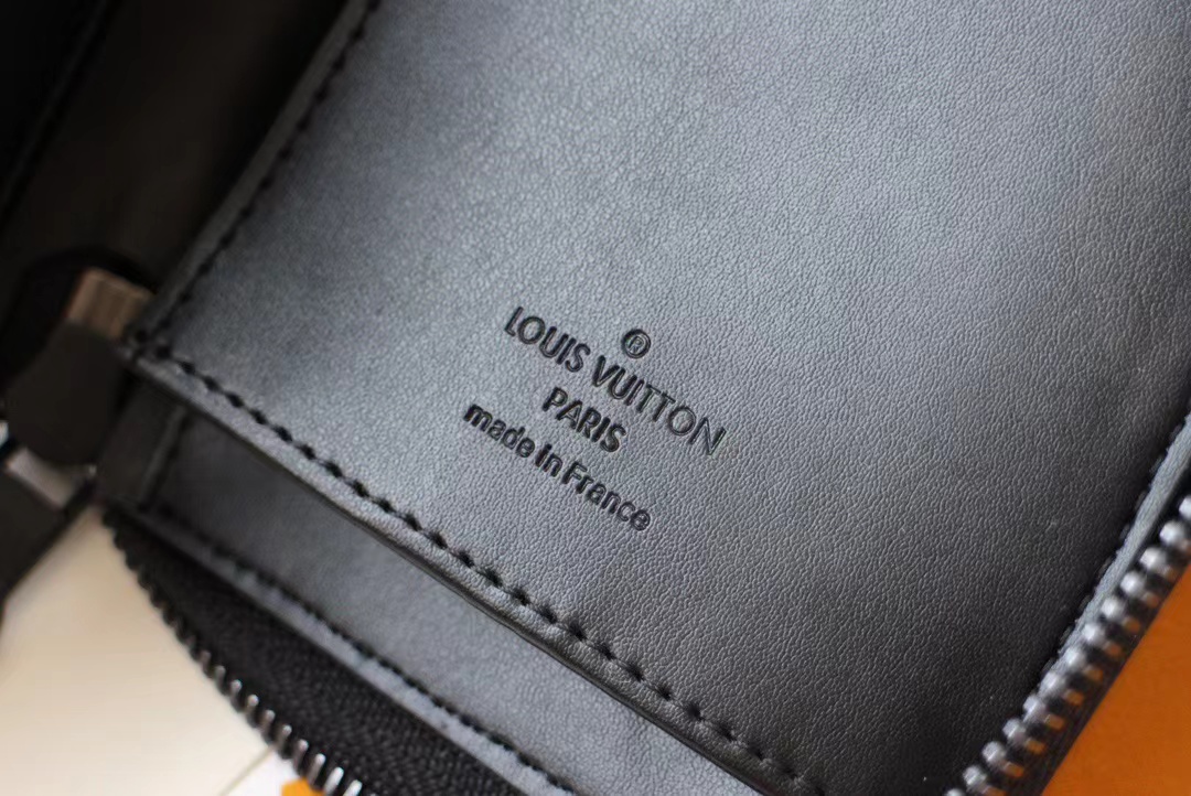 l**is V*t*n wallet zippy wallet