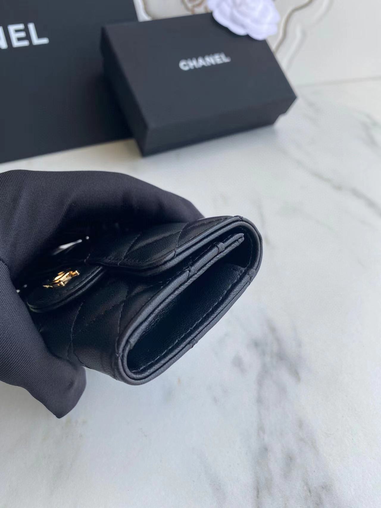 Ch*el classic leather wallet in black