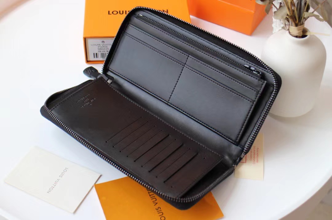l**is V*t*n wallet zippy wallet