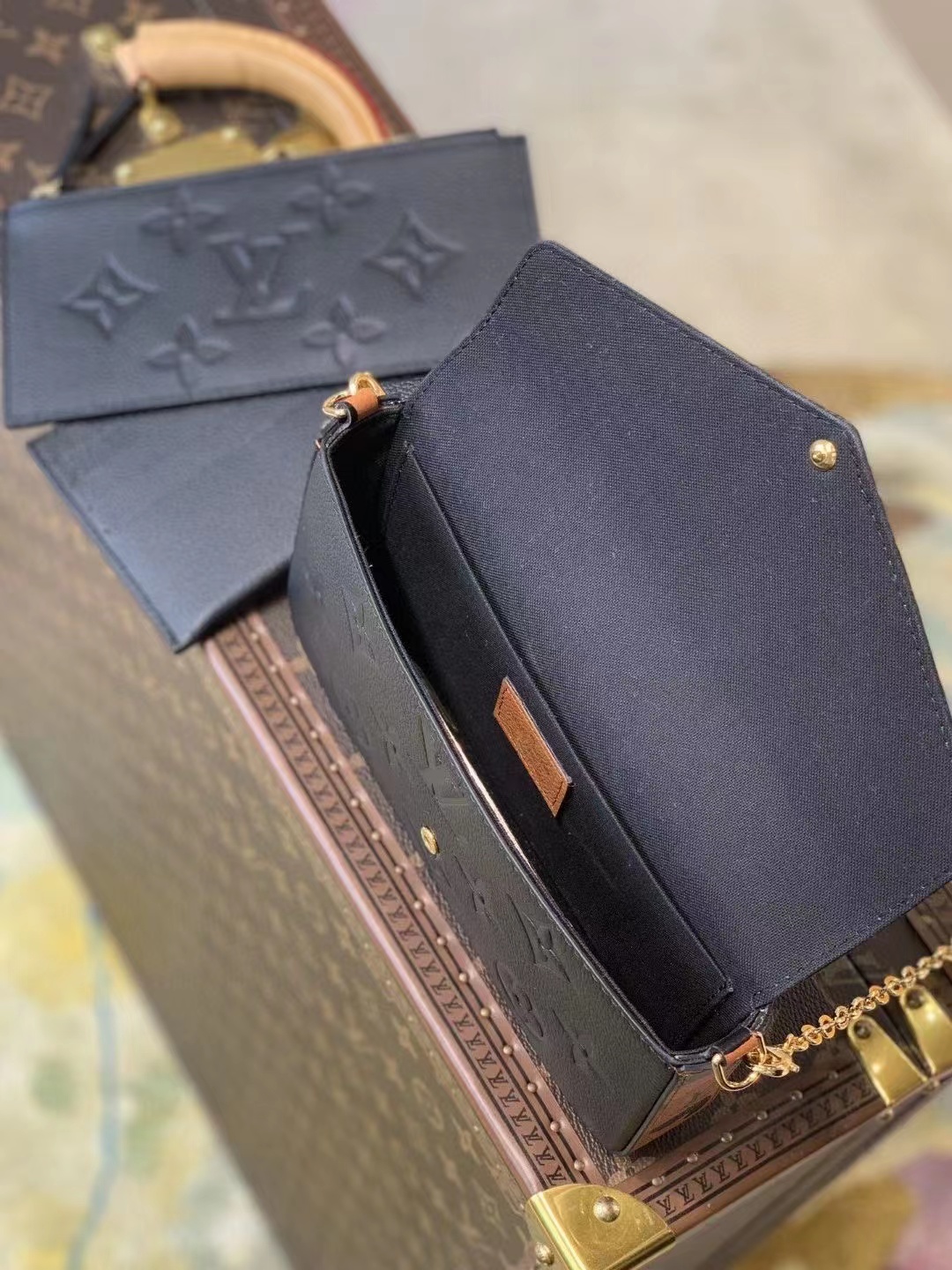 l**is V*t*n lv félicie pochette m80679