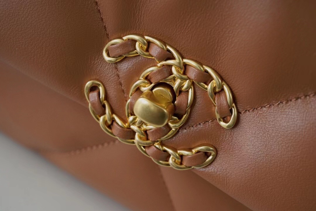 Ch*el 19 small in caramel