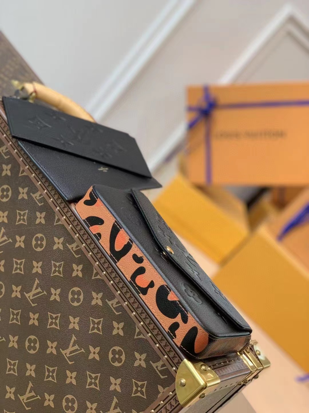 l**is V*t*n lv félicie pochette m80679