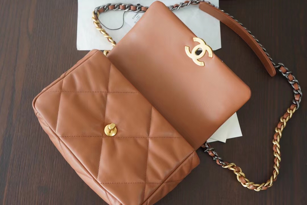 Ch*el 19 small in caramel