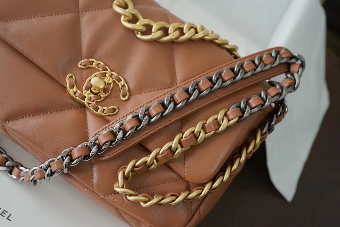 Ch*el 19 small in caramel