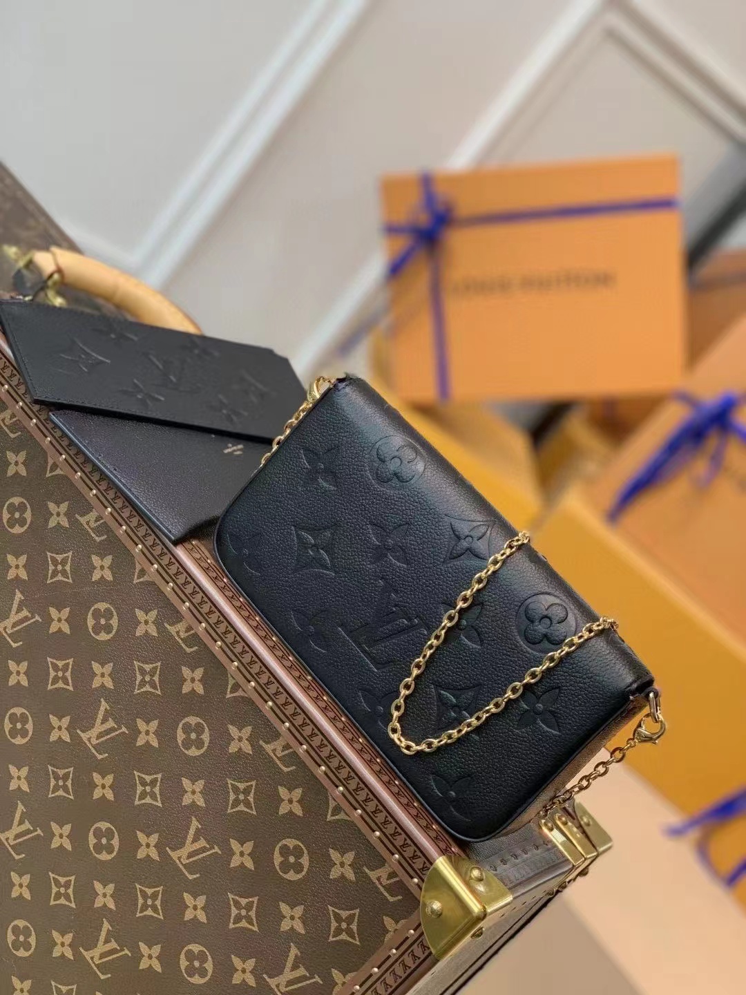 l**is V*t*n lv félicie pochette m80679