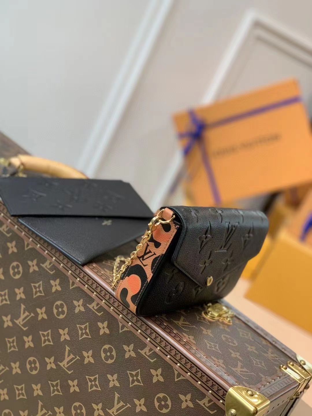l**is V*t*n lv félicie pochette m80679