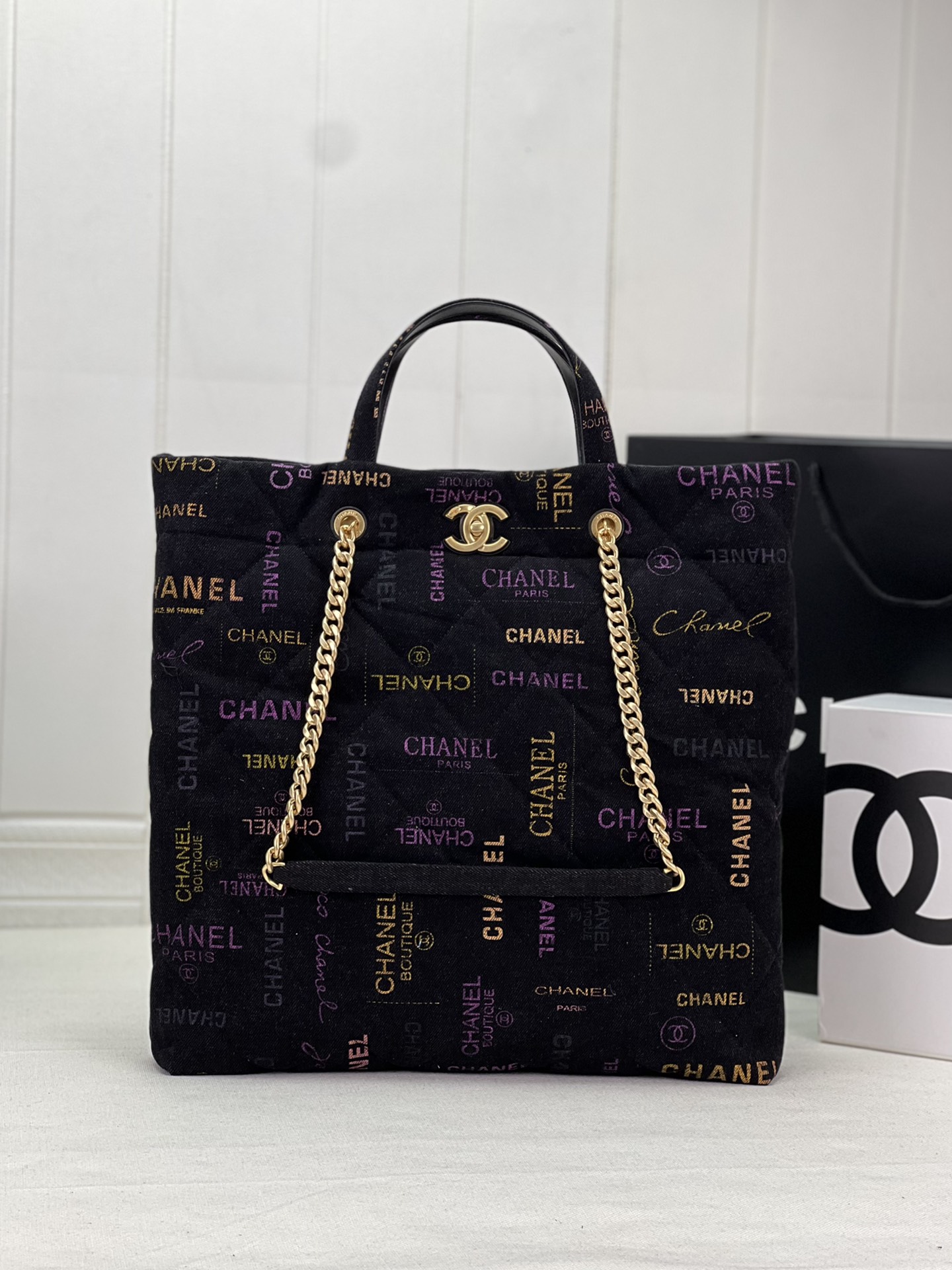 Ch*el tote