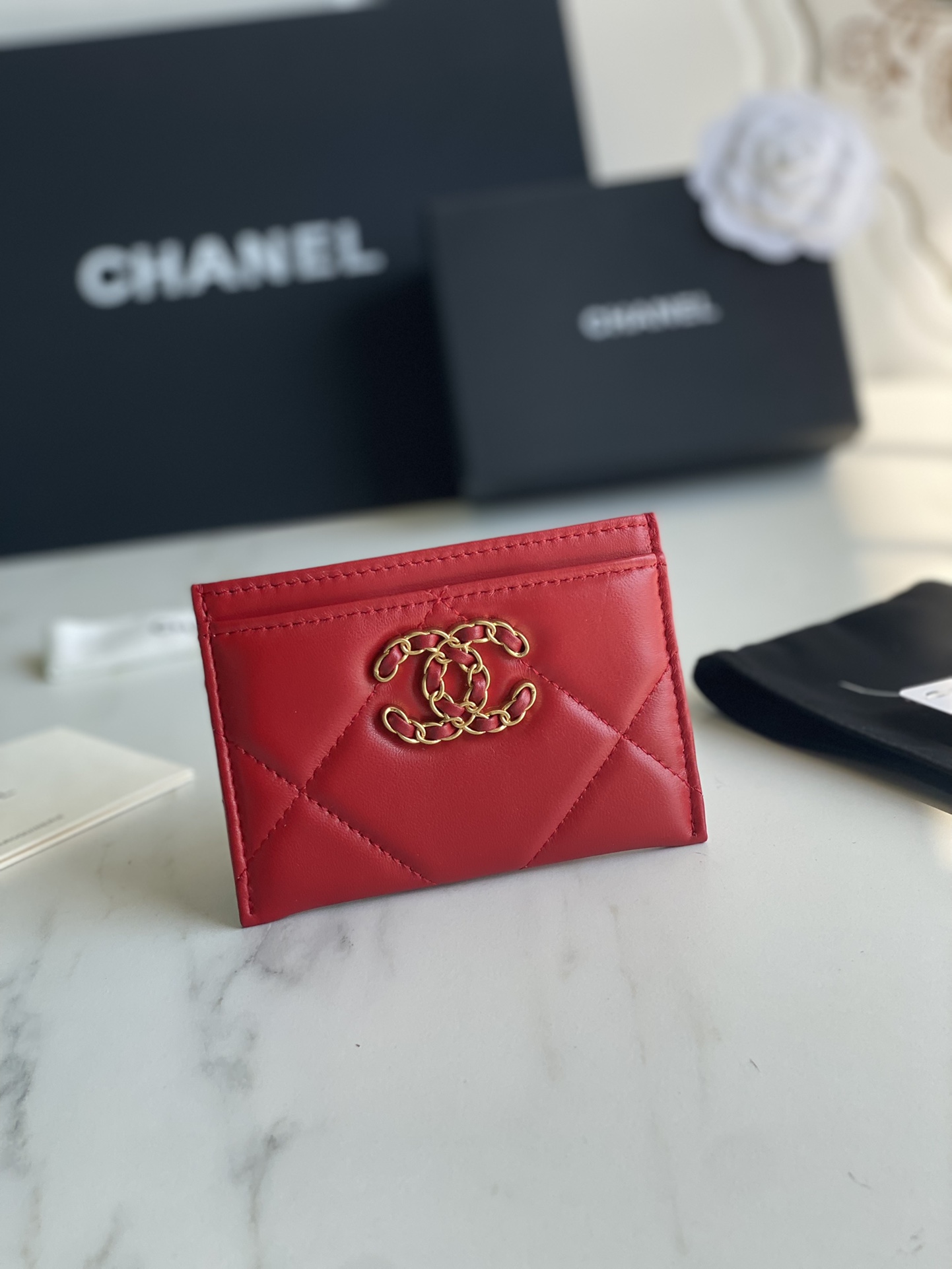 Ch*el 19 card hodler