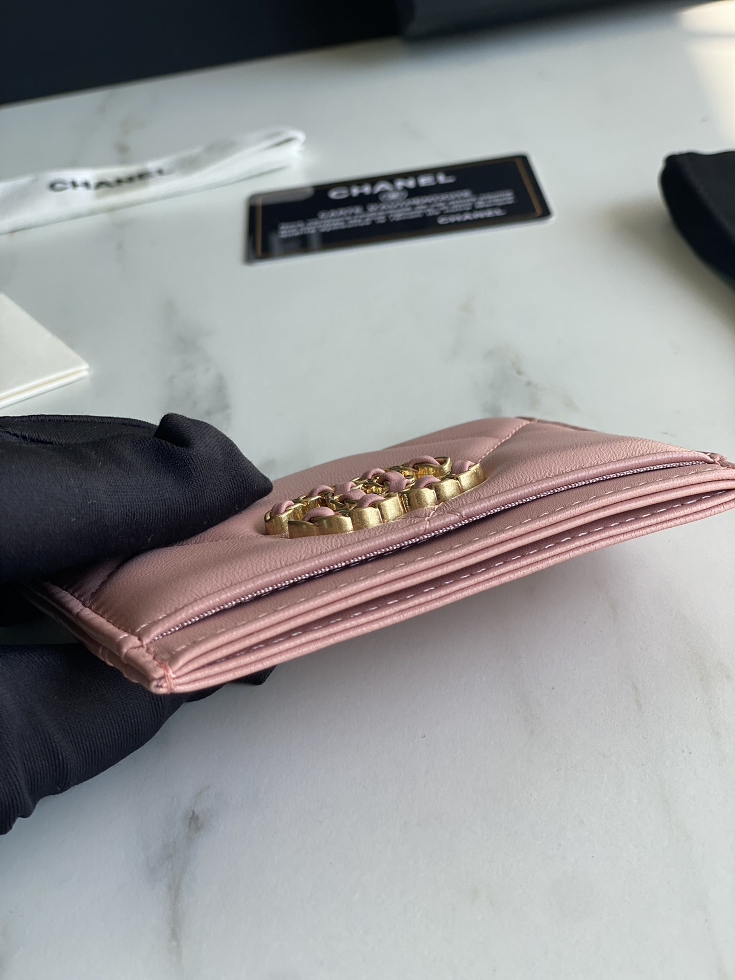 Ch*el 19 card holder
