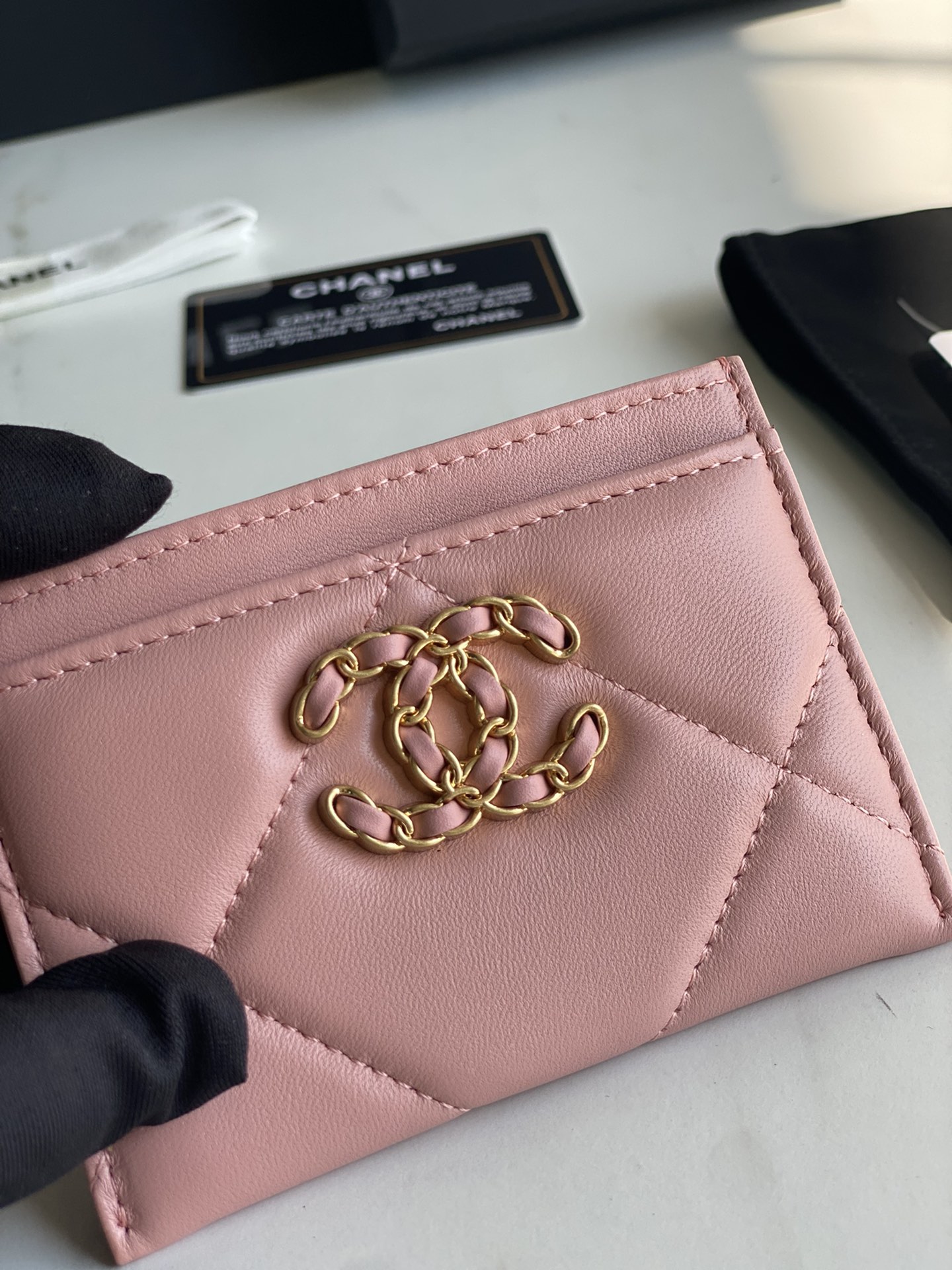Ch*el 19 card holder