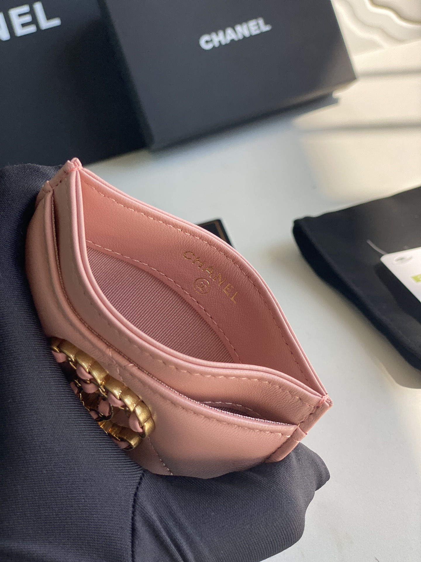 Ch*el 19 card holder