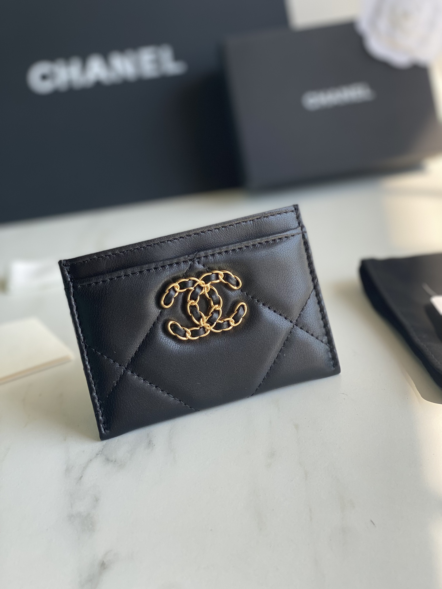 Ch*el 19 card holder