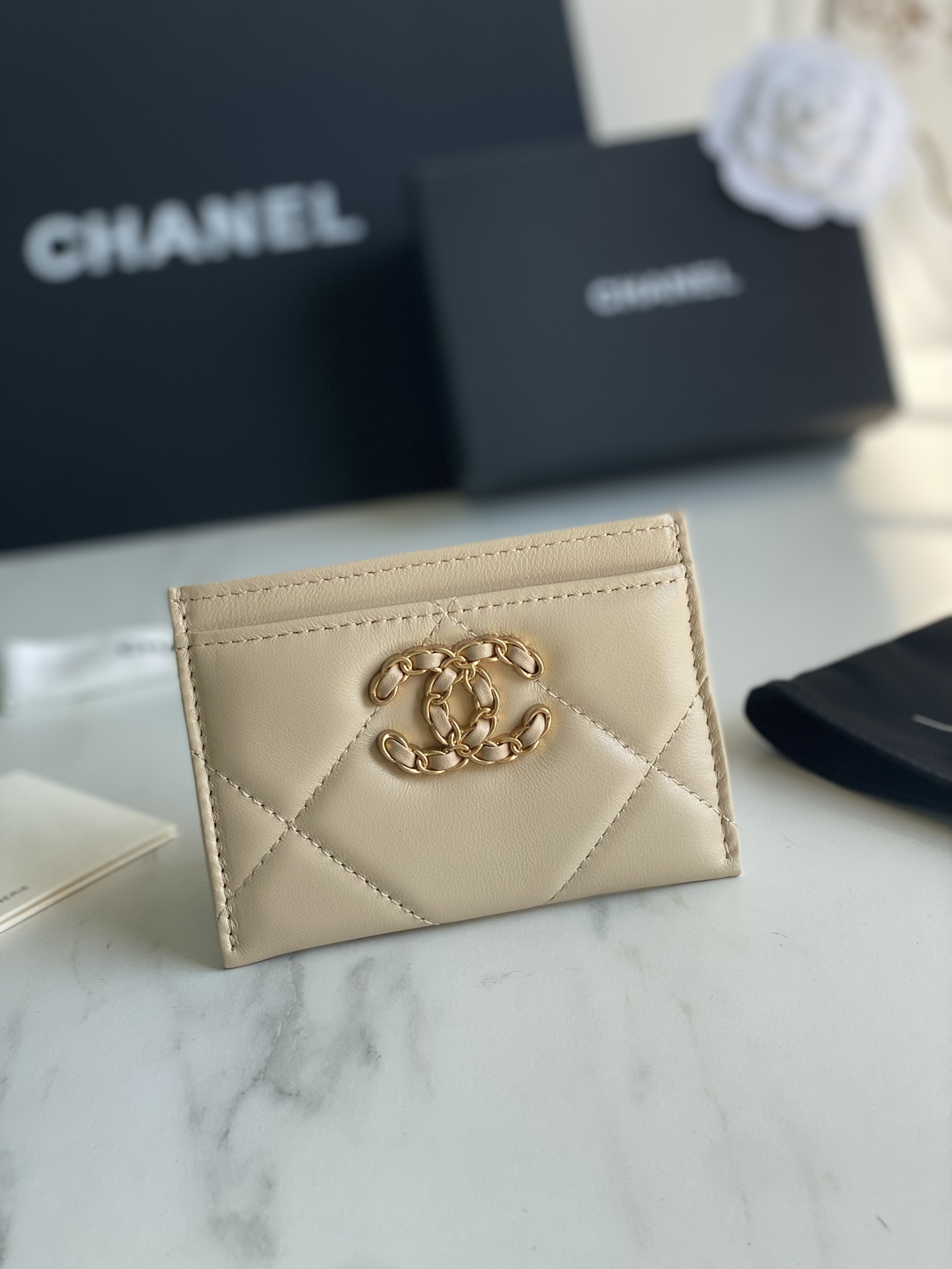 Ch*el 19  card holder