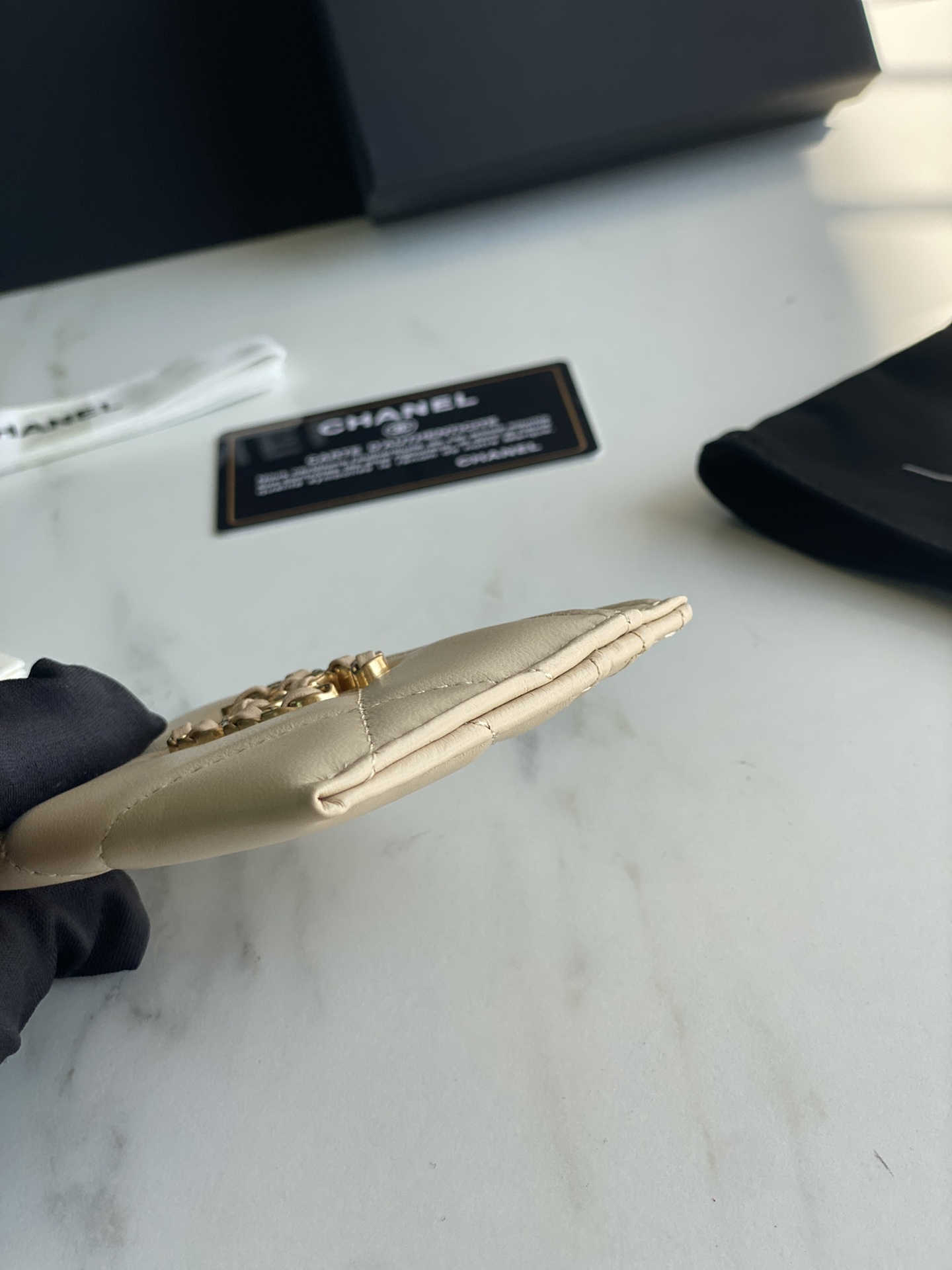Ch*el 19 card holder