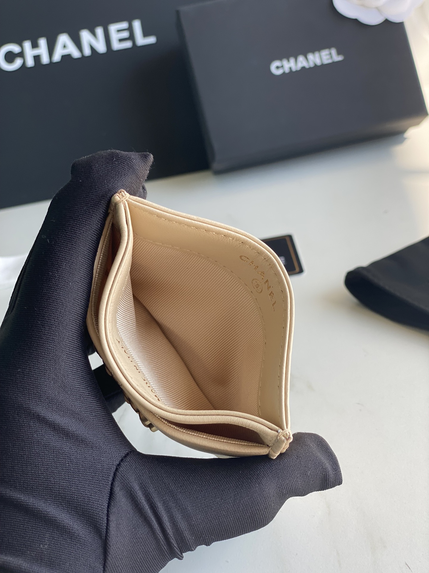 Ch*el 19 card holder