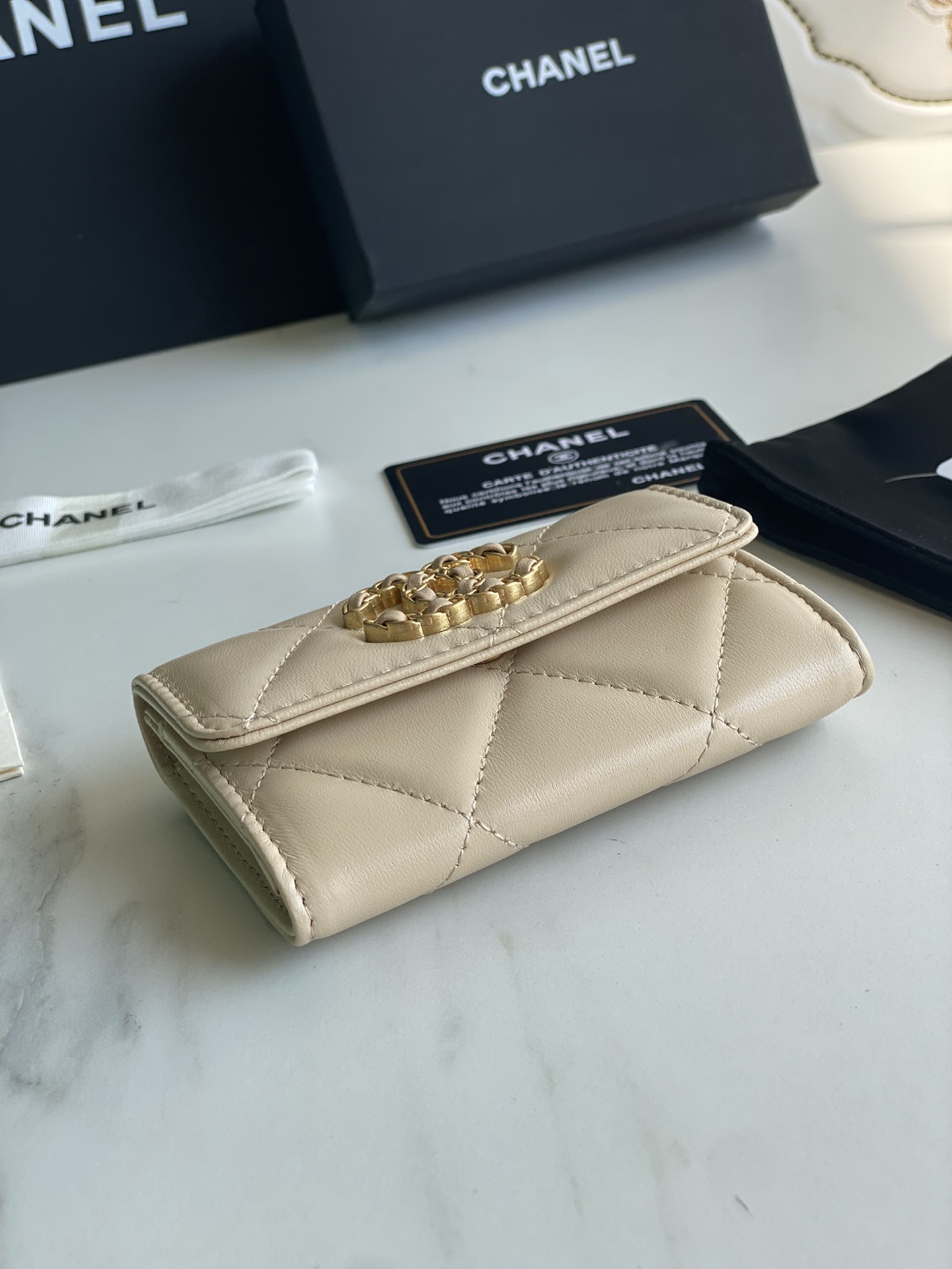 Ch*el 19 flap card holder