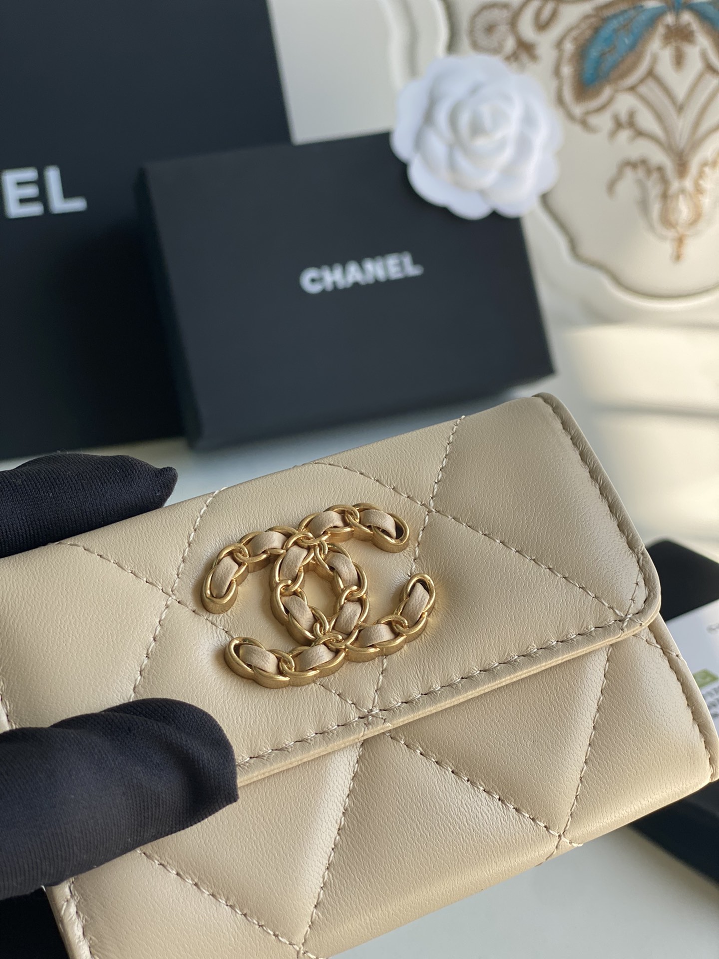 Ch*el 19 flap card holder