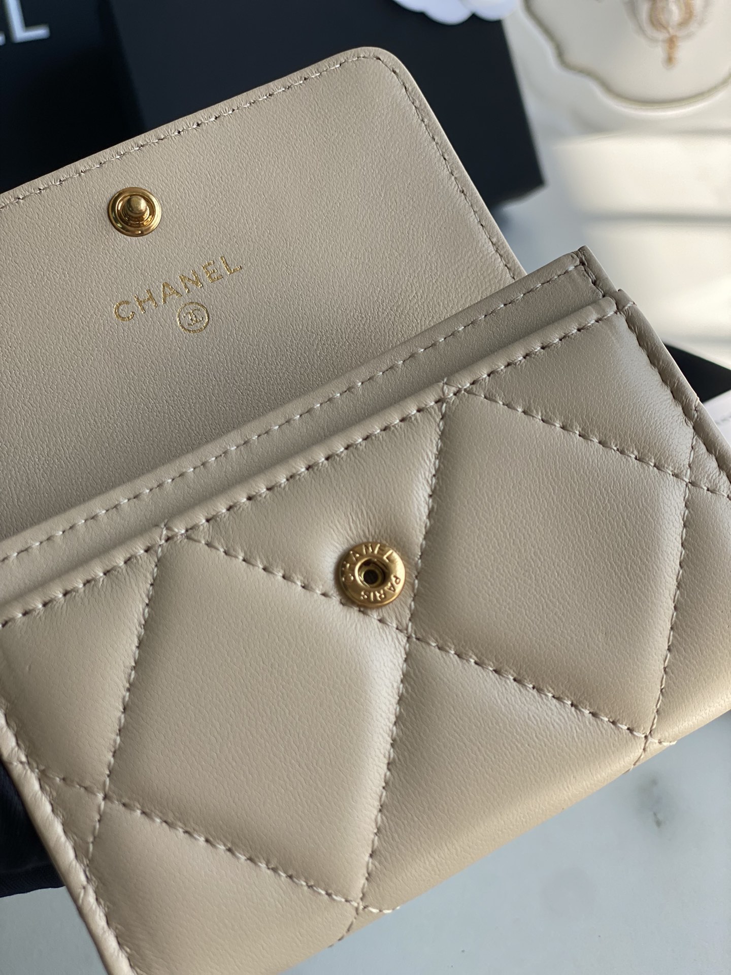Ch*el 19 flap card holder