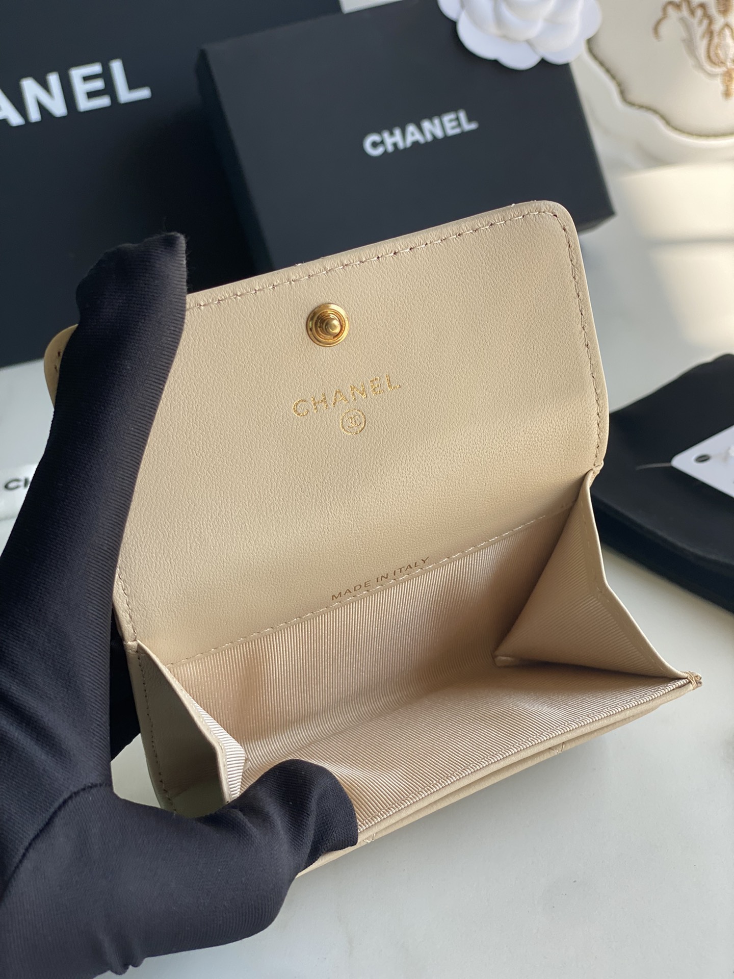 Ch*el 19 flap card holder