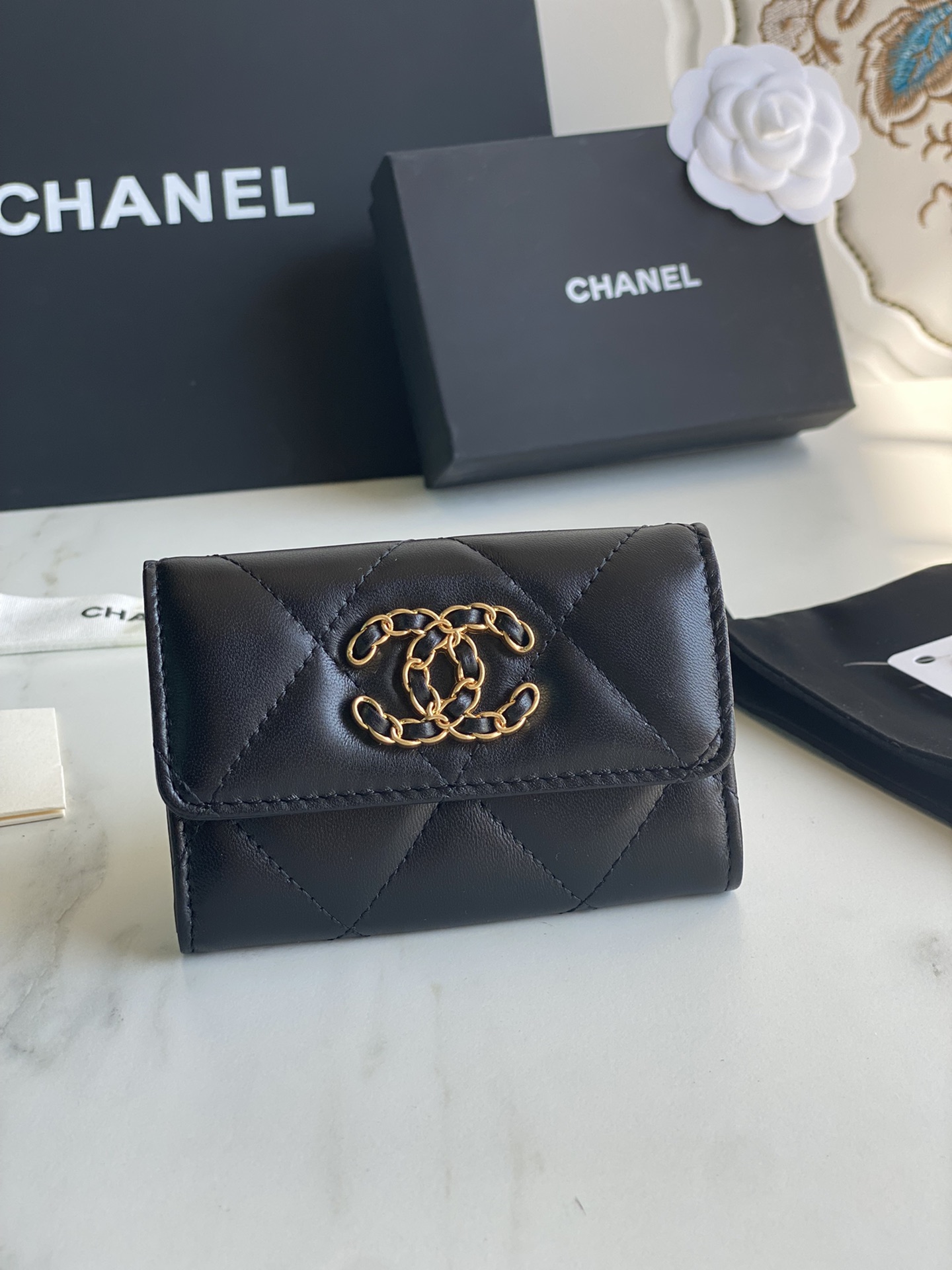Ch*el 19 flap card holder