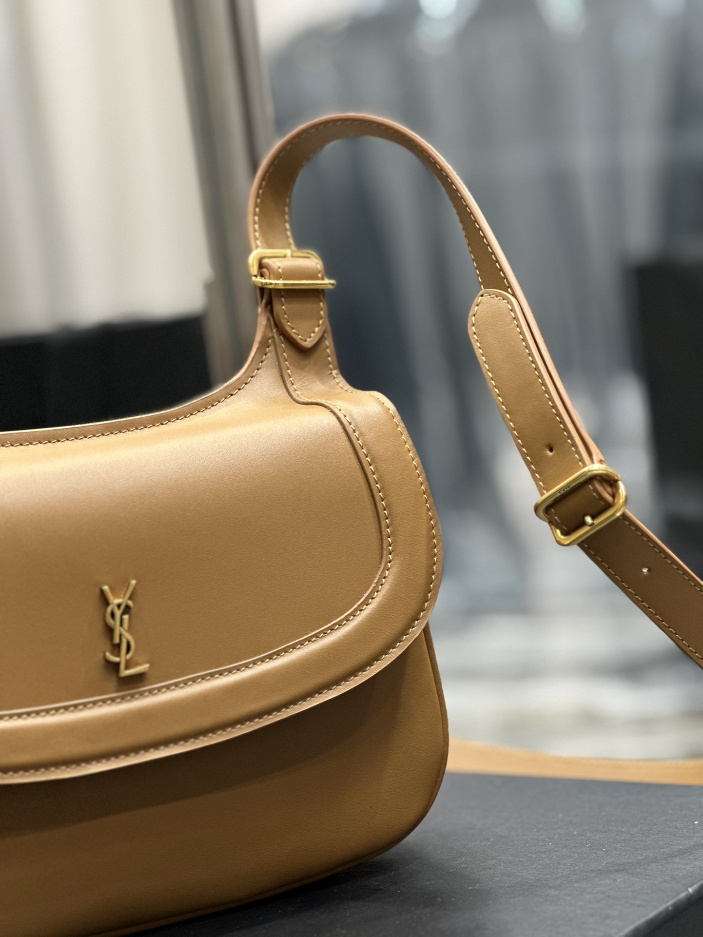 CHARLIE MEDIUM SHOULDER BAG IN SMOOTH LEATHER