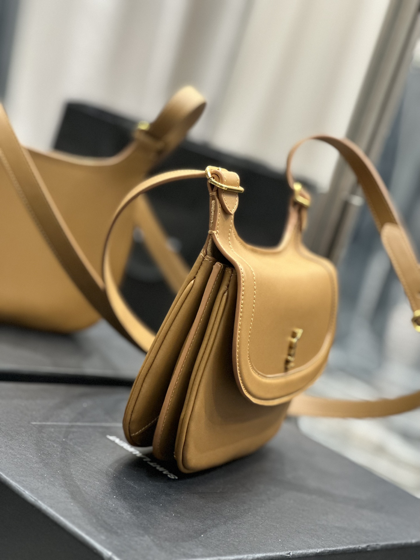 CHARLIE MEDIUM SHOULDER BAG IN SMOOTH LEATHER