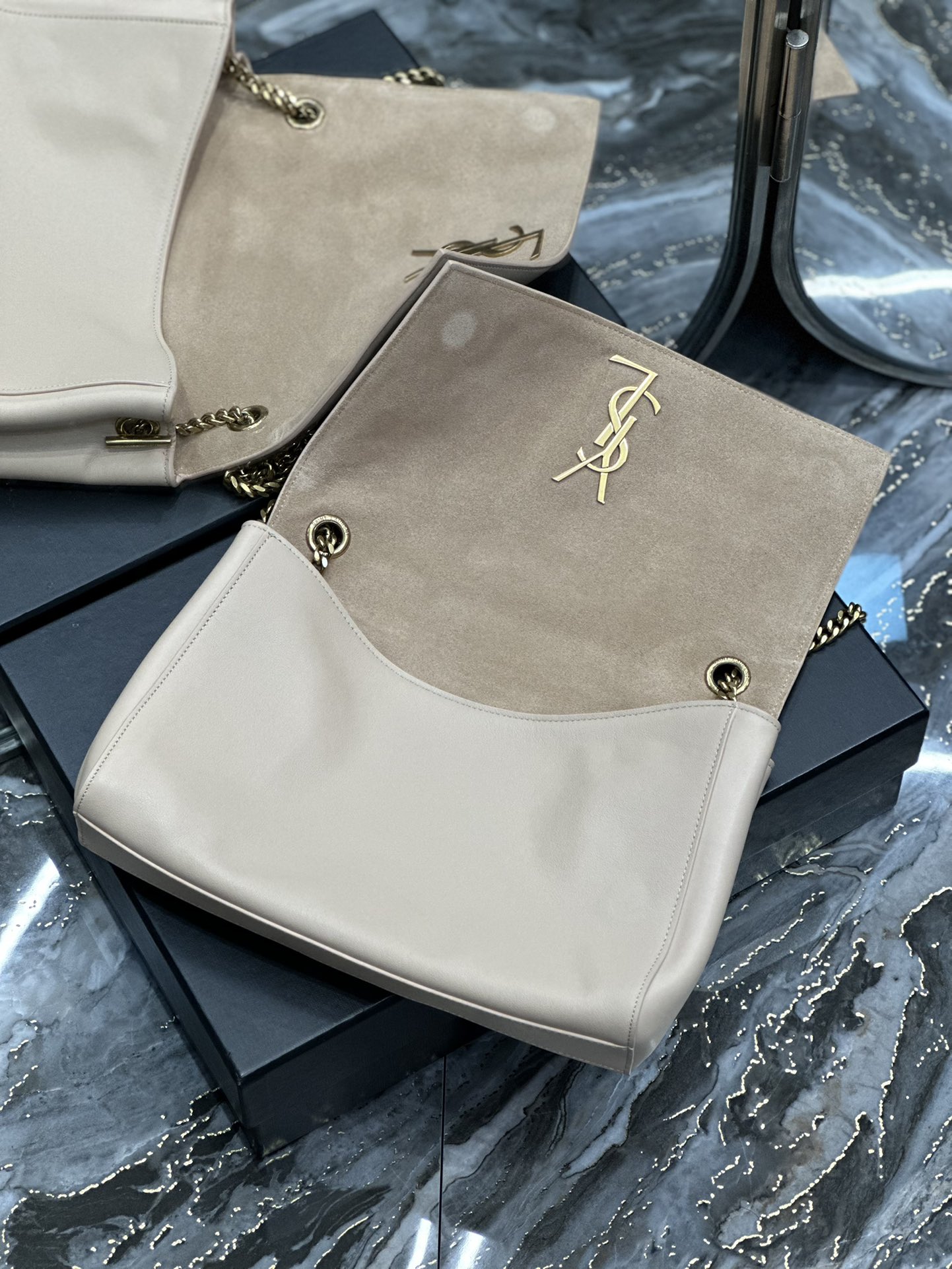 KATE MEDIUM REVERSIBLE CHAIN BAG IN SUEDE AND SMOOTH LEATHER