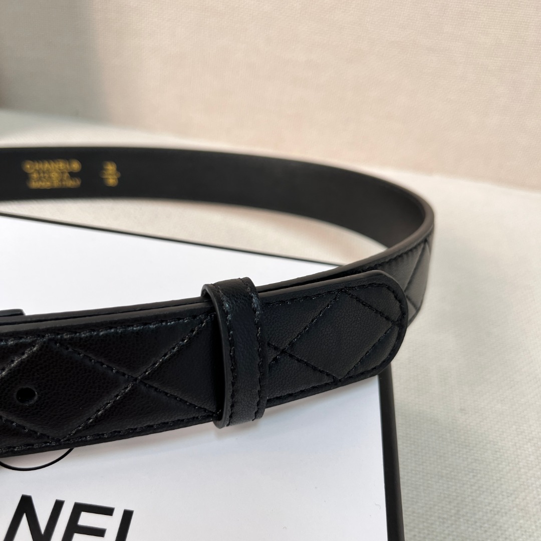 Ch*el gold chain & black quilted leather cc belt