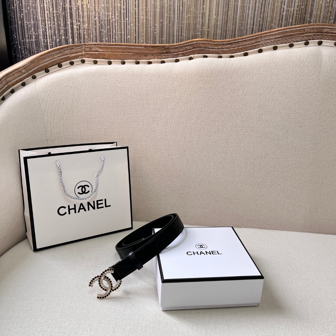 Ch*el gold chain & black quilted leather cc belt