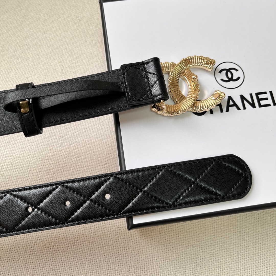Ch*el gold chain & black quilted leather cc belt