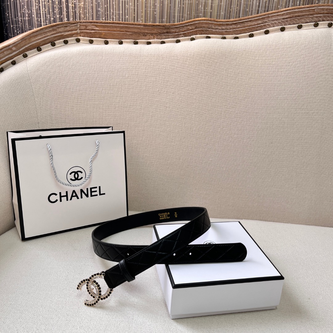 Ch*el gold chain & black quilted leather cc belt
