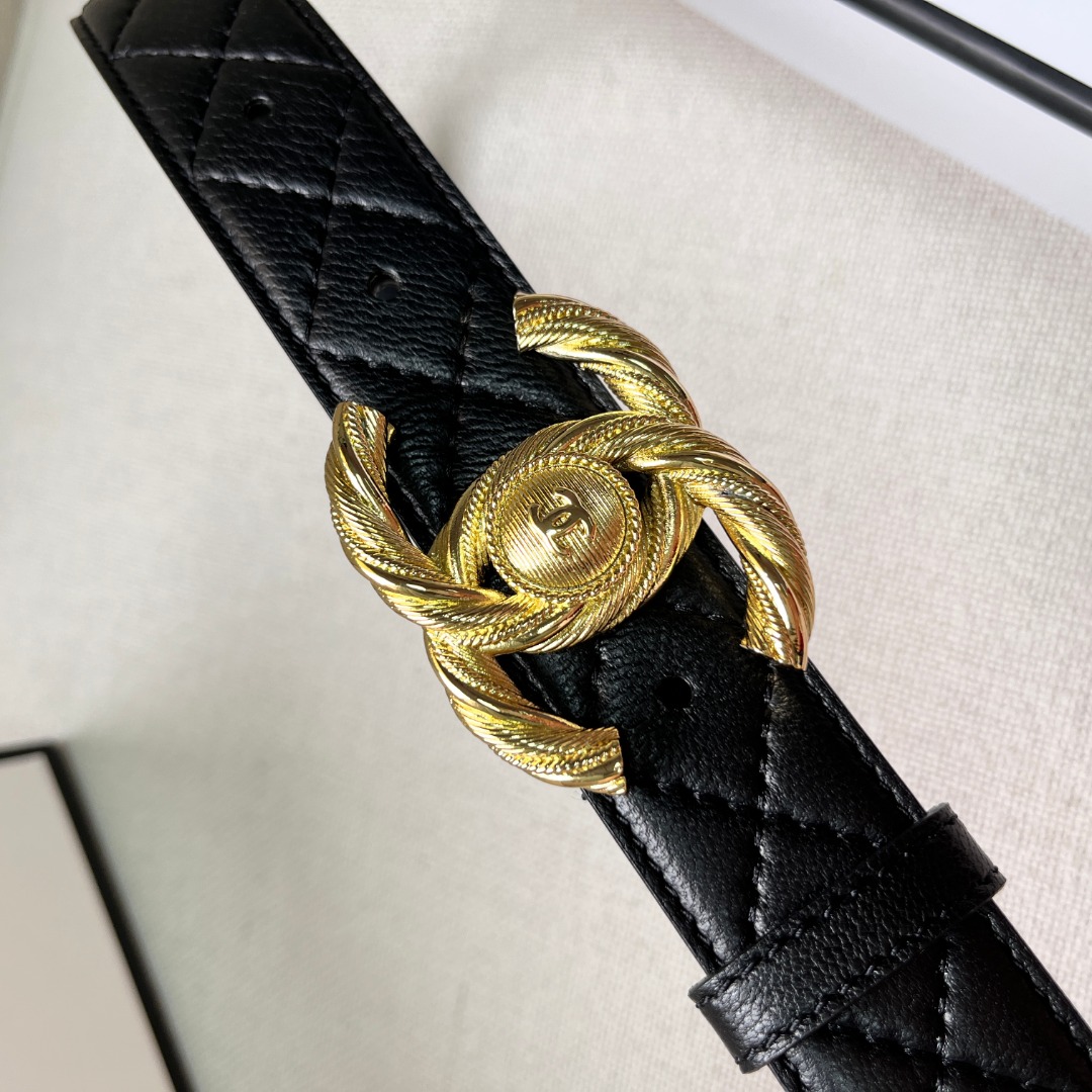 Ch*el gold chain & black quilted leather cc belt