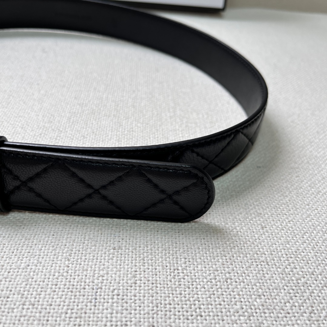 Ch*el gold chain & black quilted leather cc belt