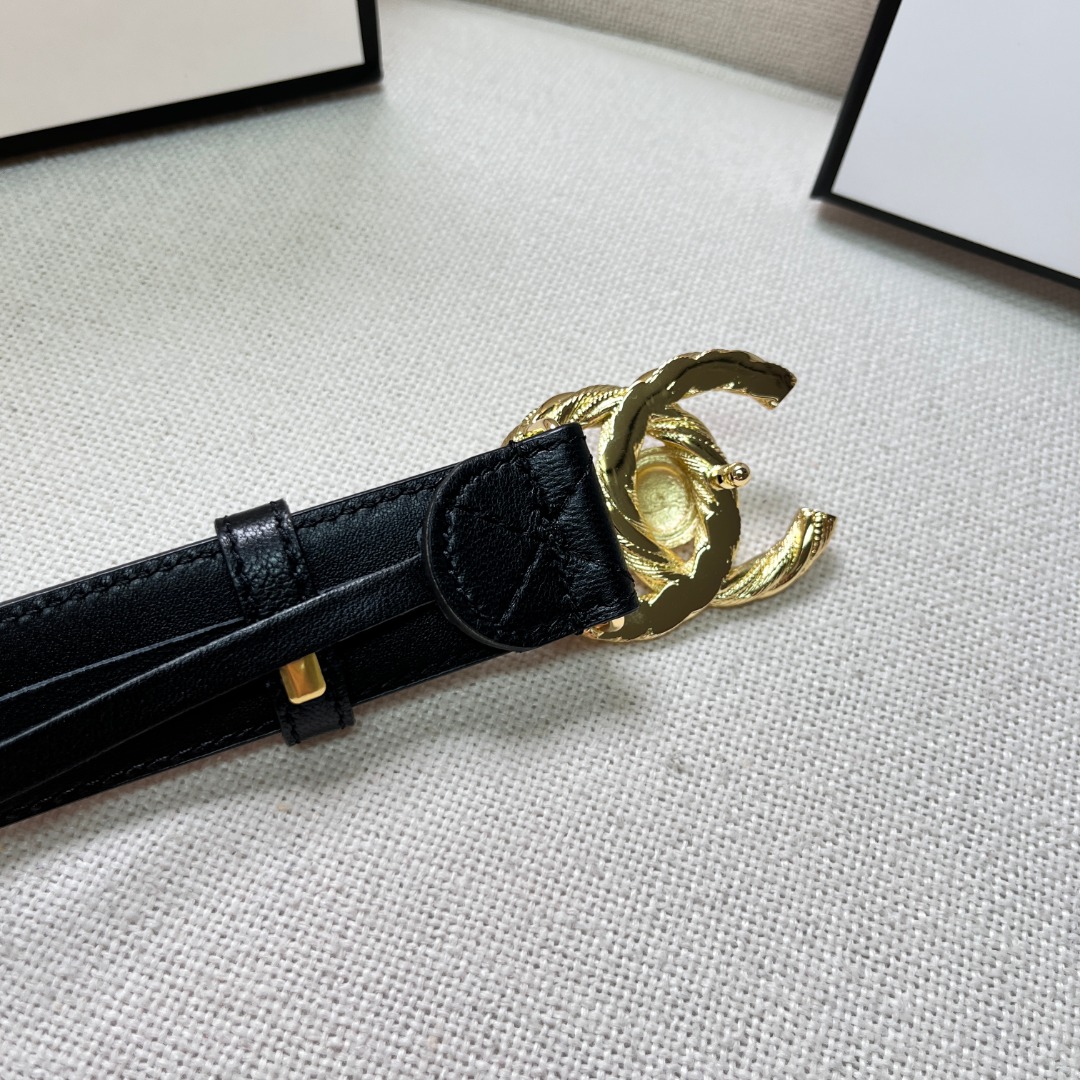 Ch*el gold chain & black quilted leather cc belt