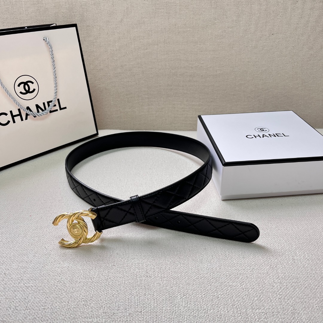 Ch*el gold chain & black quilted leather cc belt