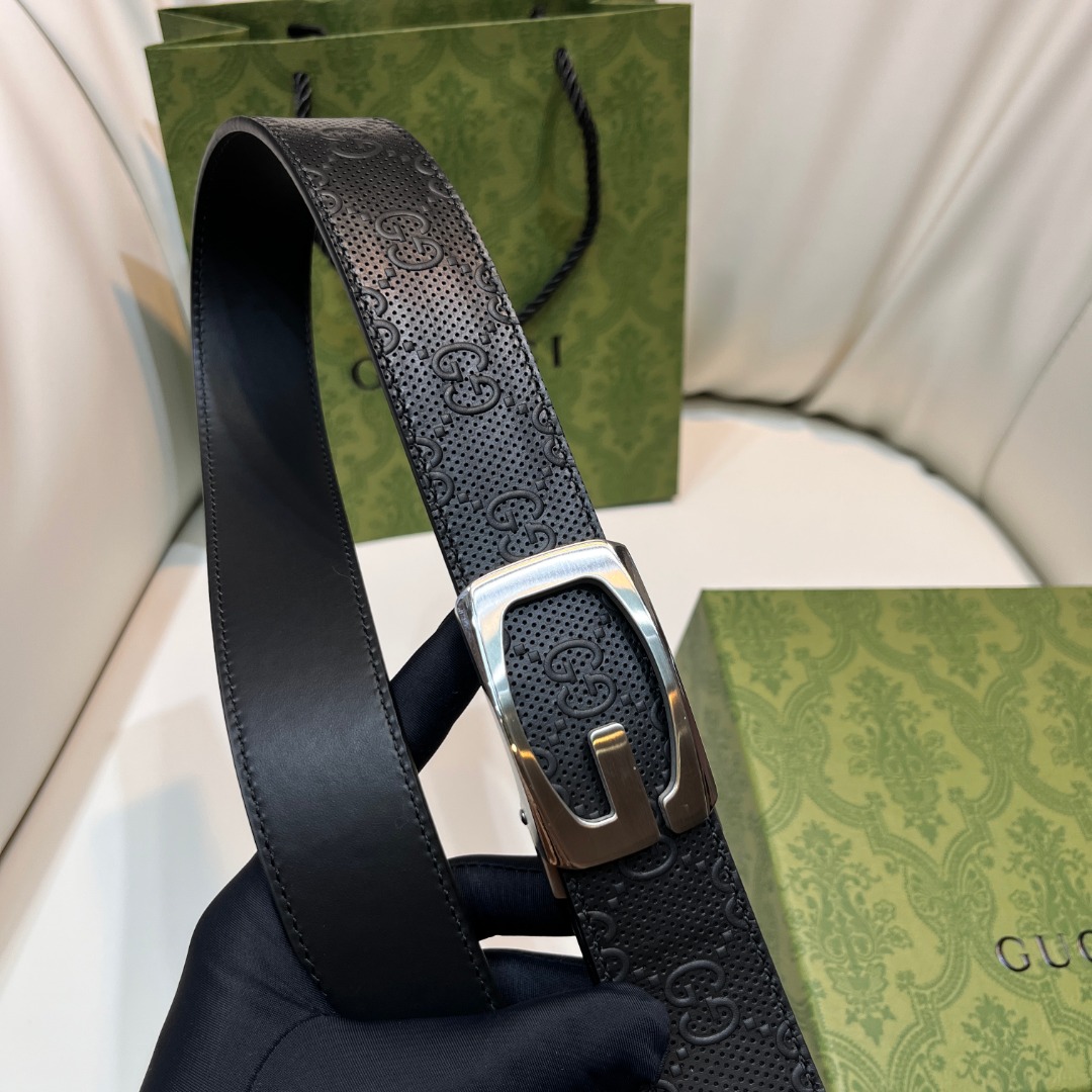 Square G reversible leather belt