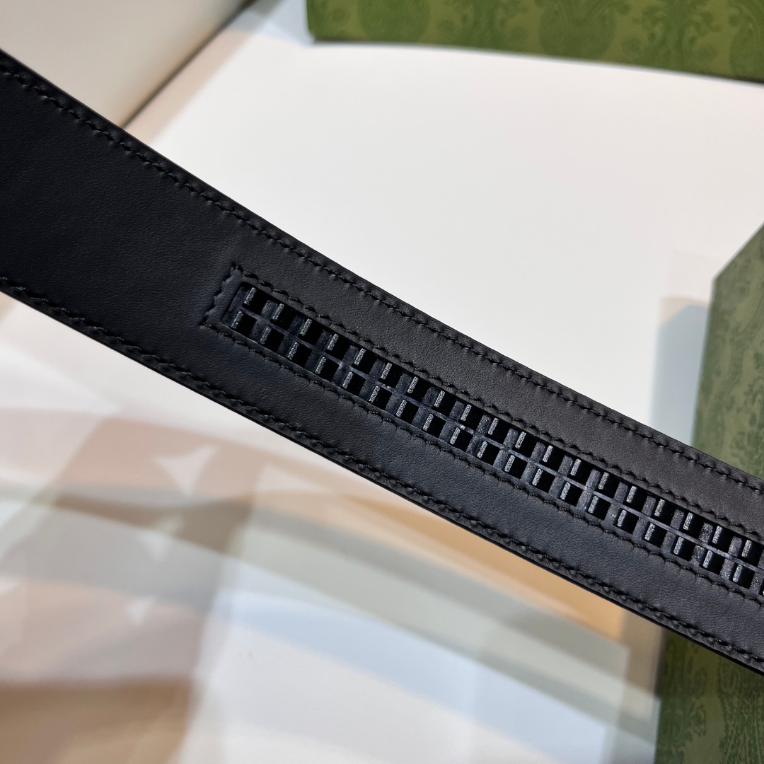 Square G reversible leather belt