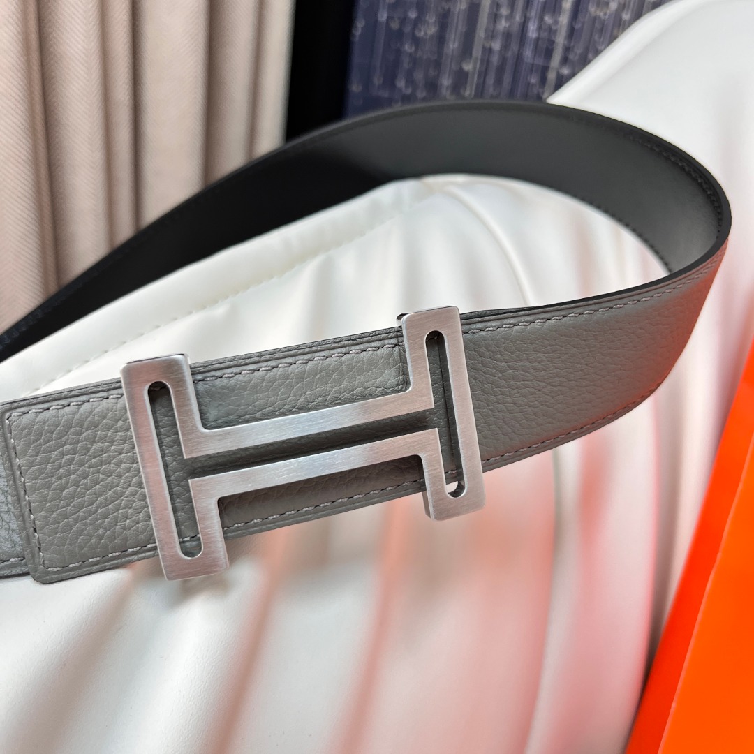 H au Carre belt buckle