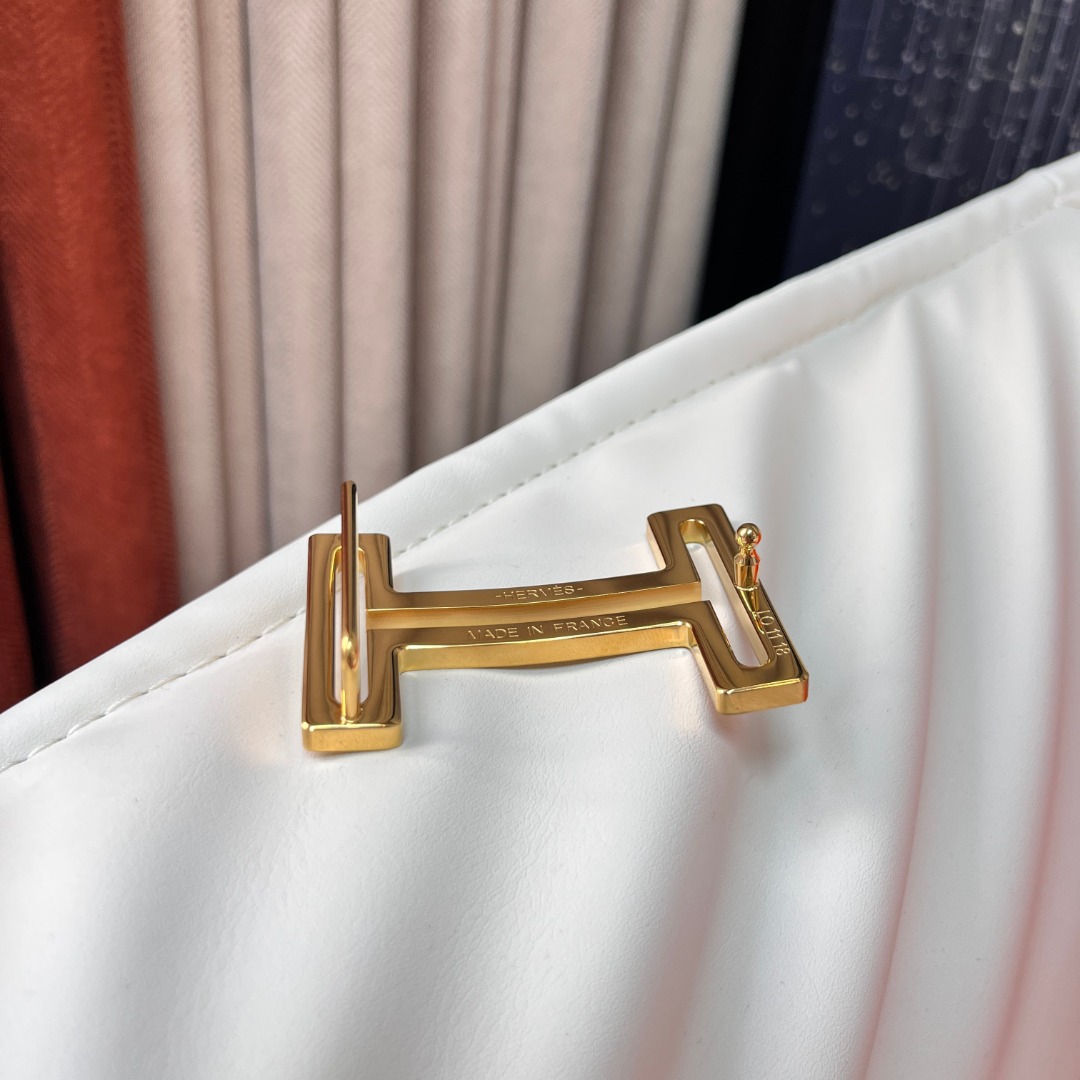 H au Carre belt buckle