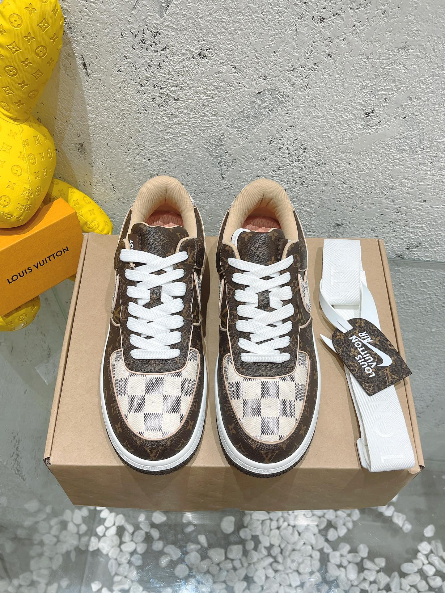 l**isV*t*n x nike air force