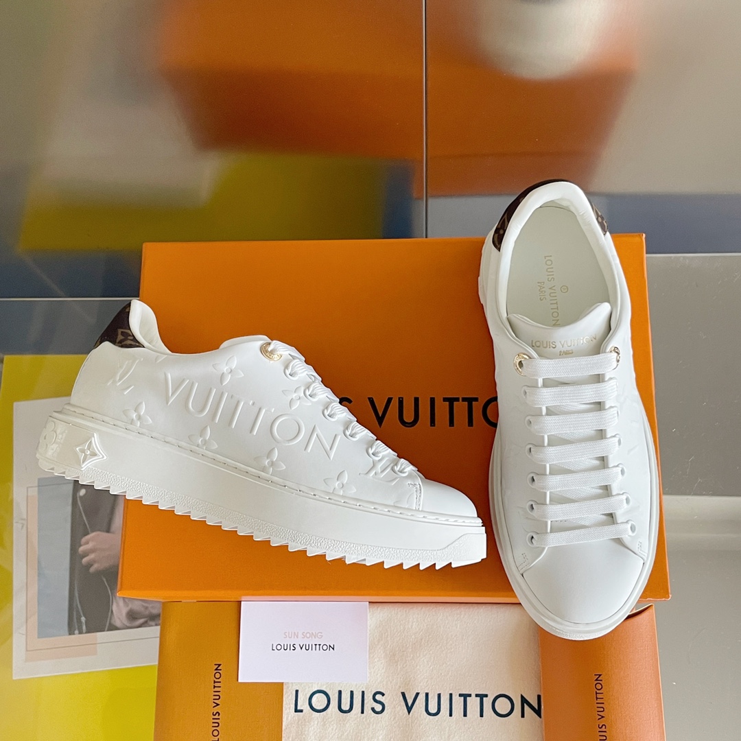 l**is V*t*n flat bottom shoes