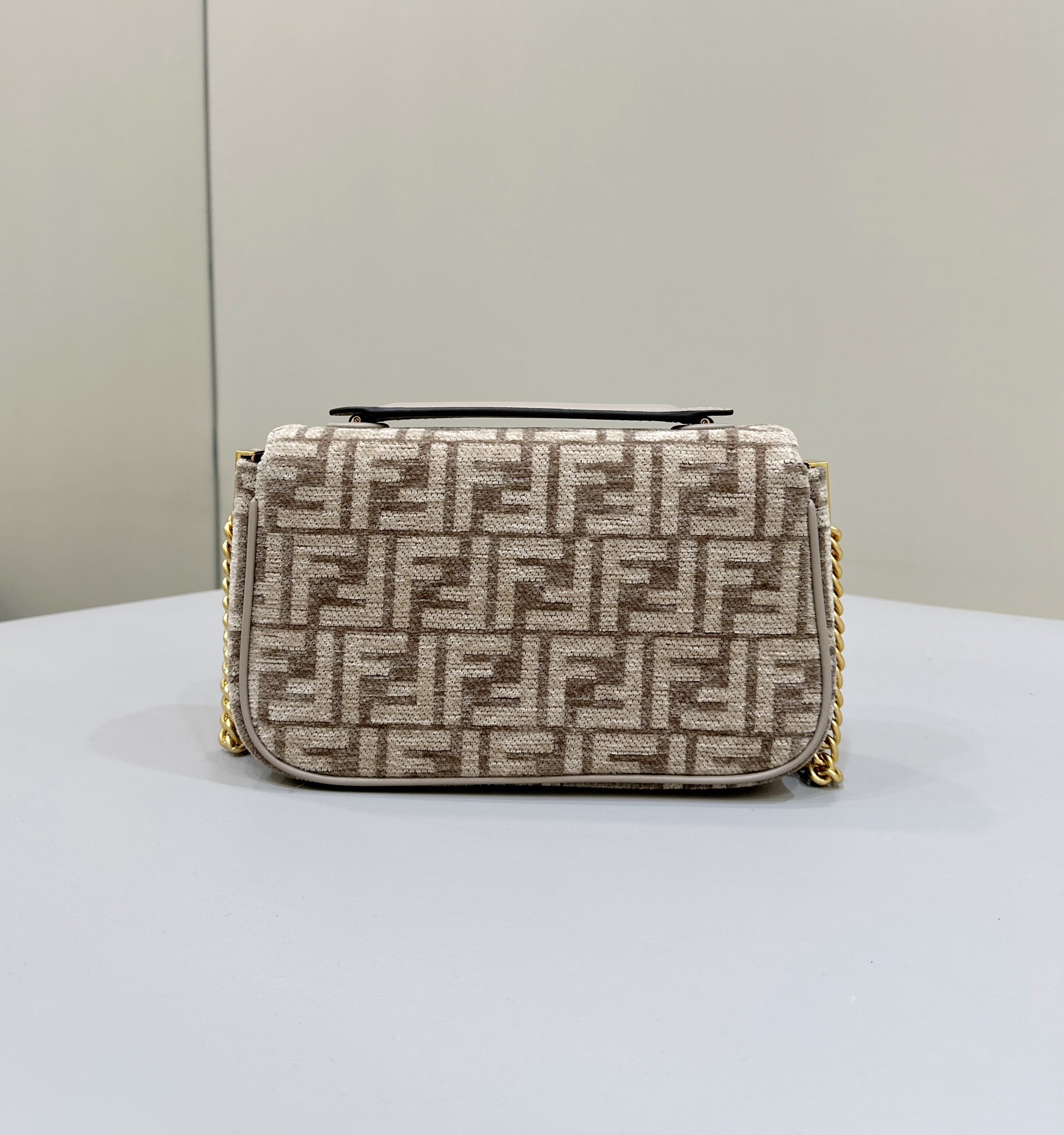 F**di chain shoulder bag