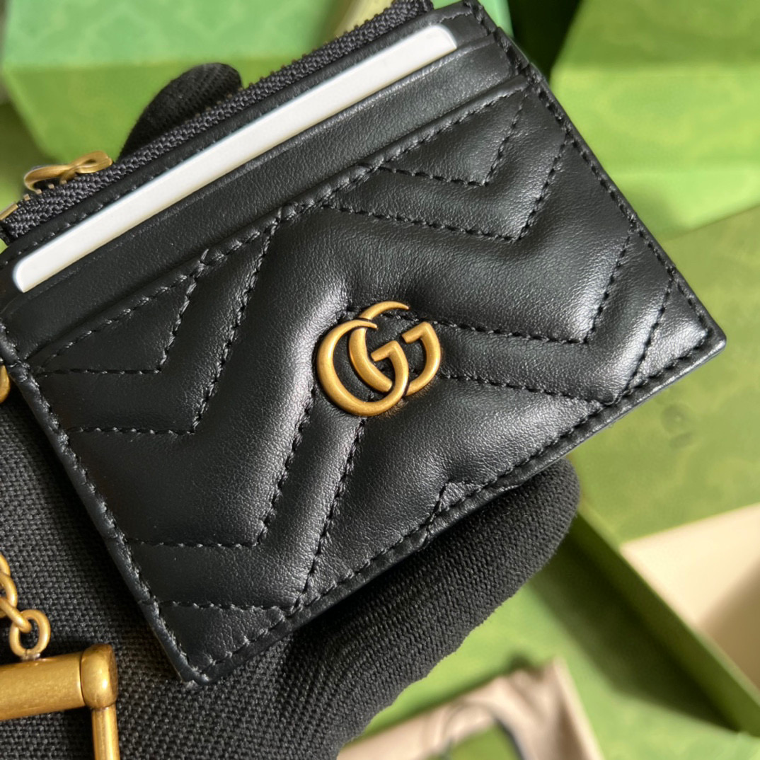 G*u*i keychain wallet