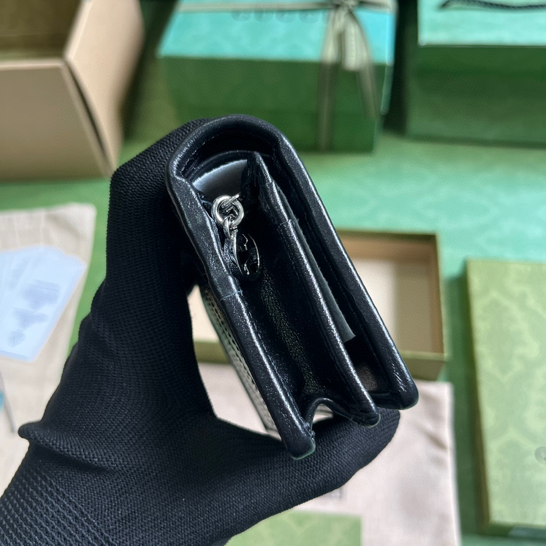 G*u*i soho wallet