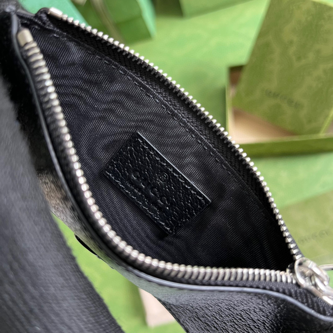 G*u*i coin purse