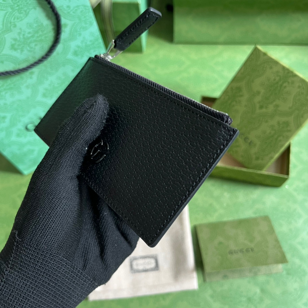 G*u*i coin purse