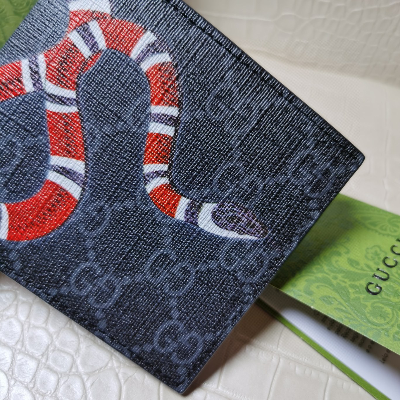G*u*i king snake wallet
