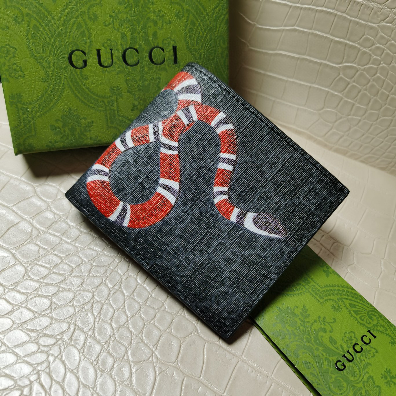 G*u*i king snake wallet