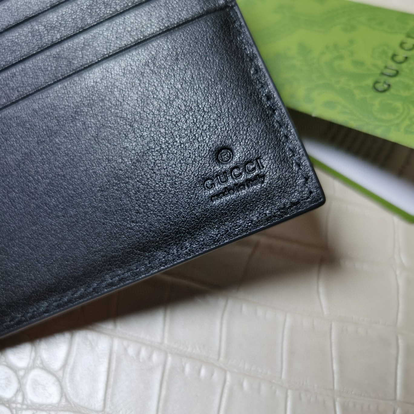 G*u*i king snake wallet
