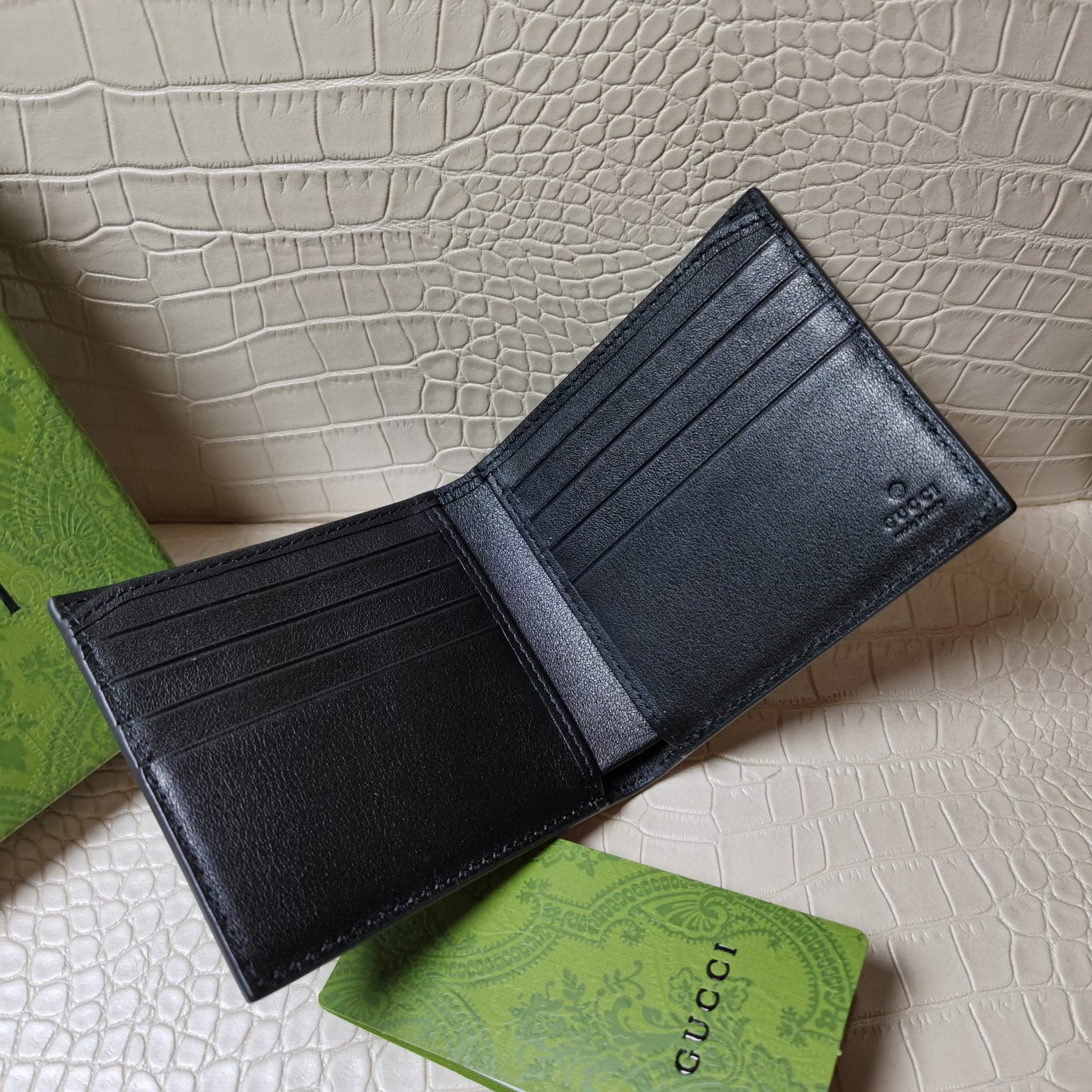 G*u*i king snake wallet